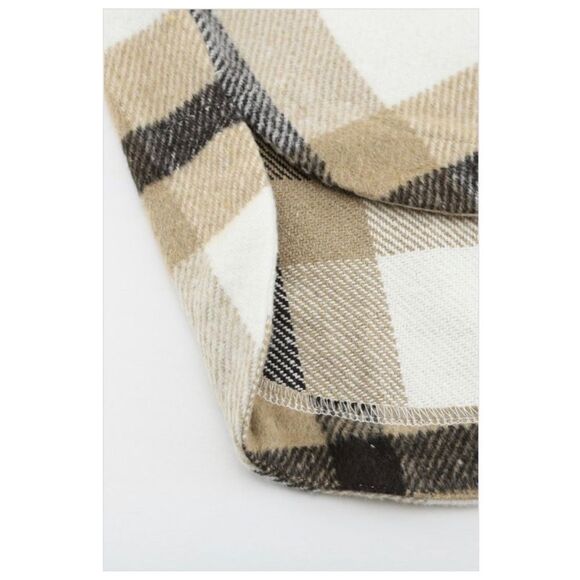 Green, Flannel, Plaid with Pockets Shacket - Picture 6 of 7